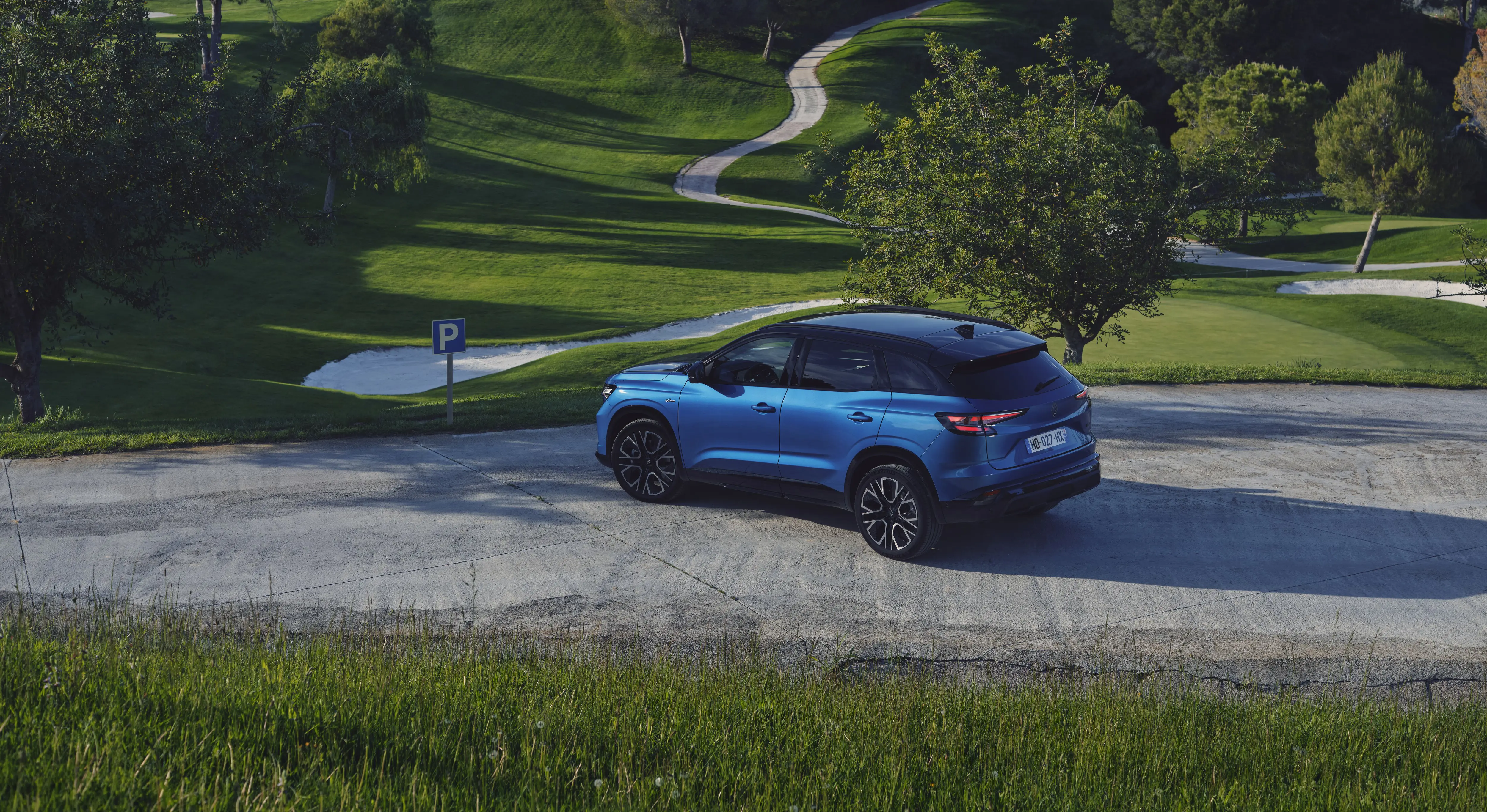 New Renault Austral - Esprit Alpine - Ultramarine Blue resized 2.jpg