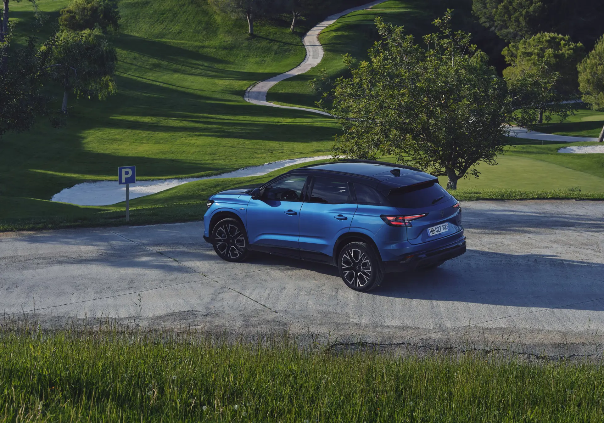 New Renault Austral - Esprit Alpine - Ultramarine Blue resized 2.jpg