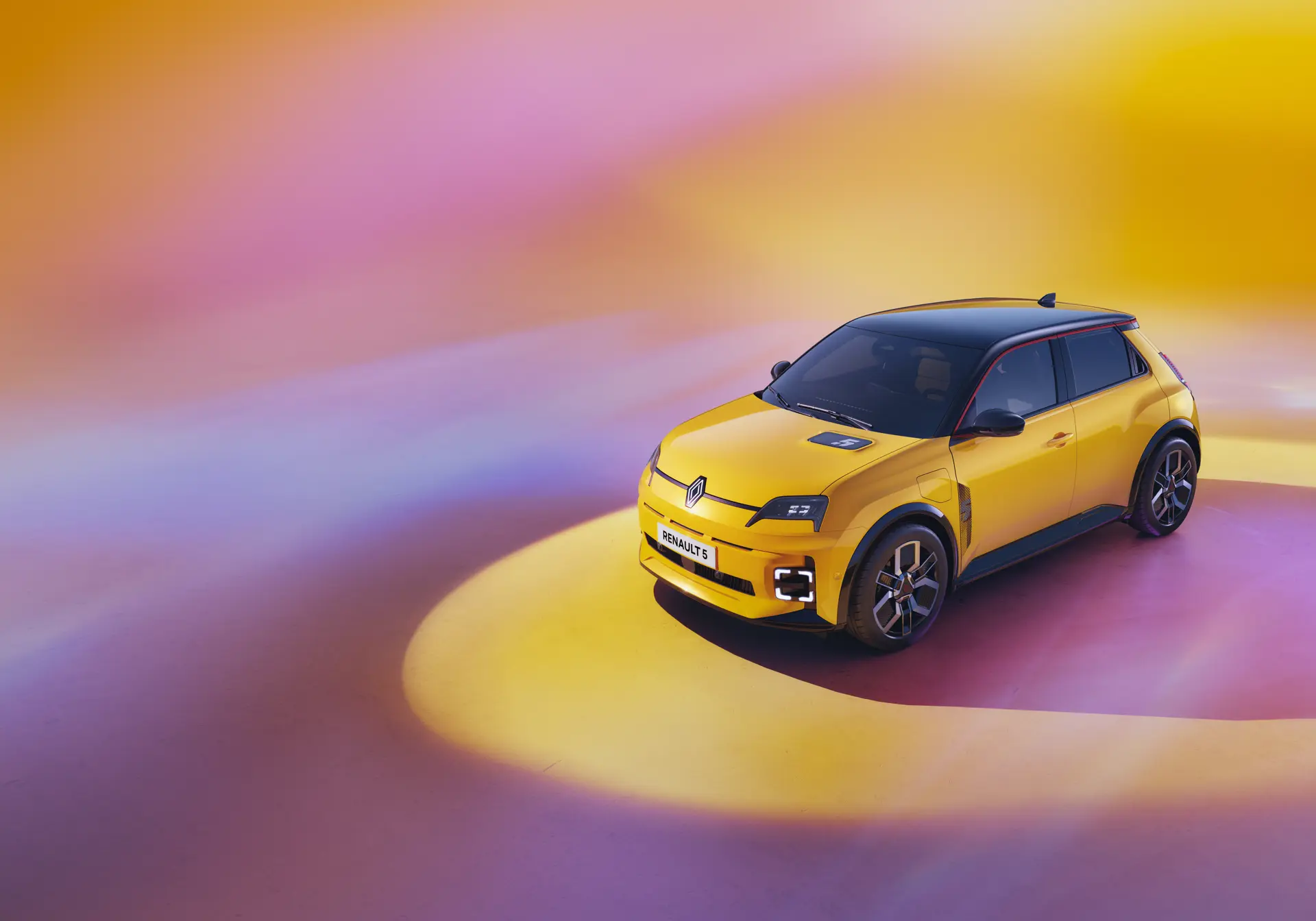 R-DAM_1541498 HERO DESKTOP.jpg